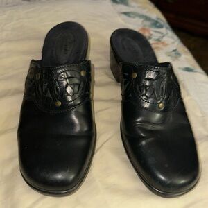 Clarks women’s Clogs